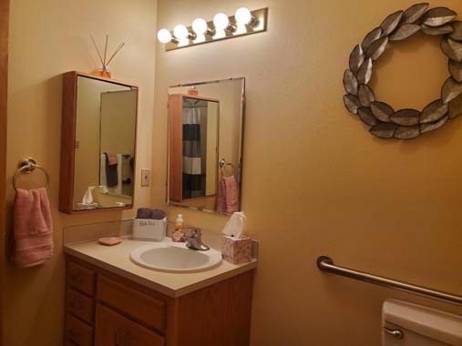 Avamere at Englewood Heights Apartment Bathroom 2